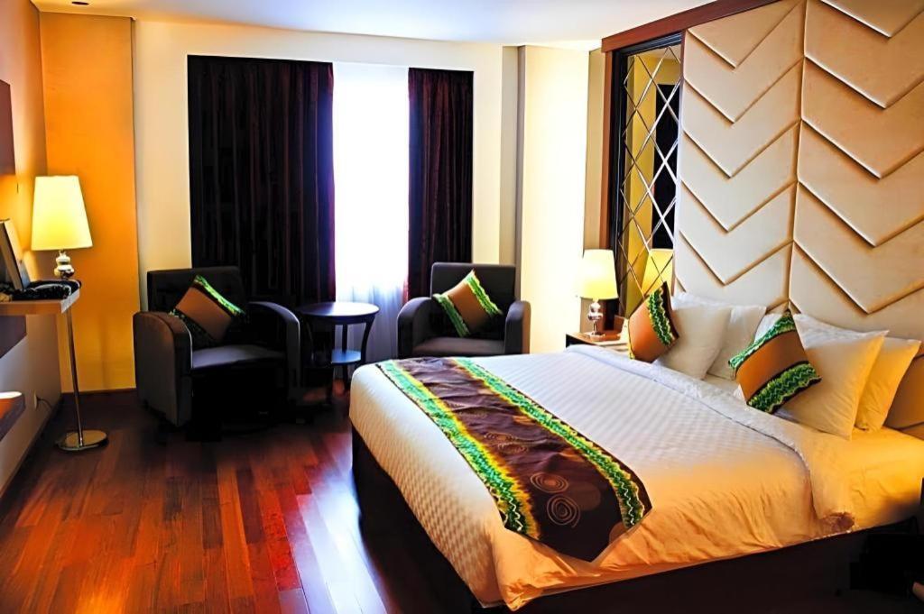 Grand Qin Hotel Banjarbaru Exterior foto