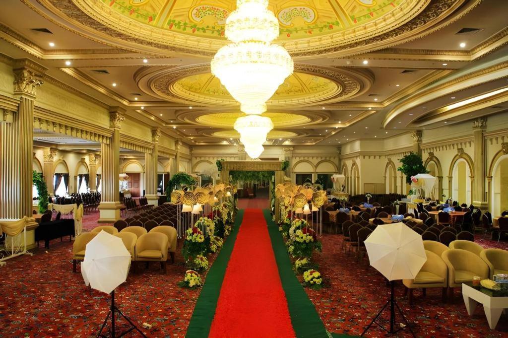 Grand Qin Hotel Banjarbaru Exterior foto