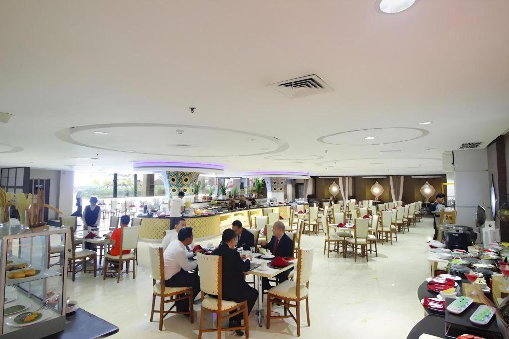 Grand Qin Hotel Banjarbaru Exterior foto