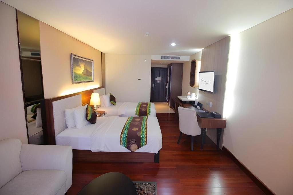 Grand Qin Hotel Banjarbaru Exterior foto