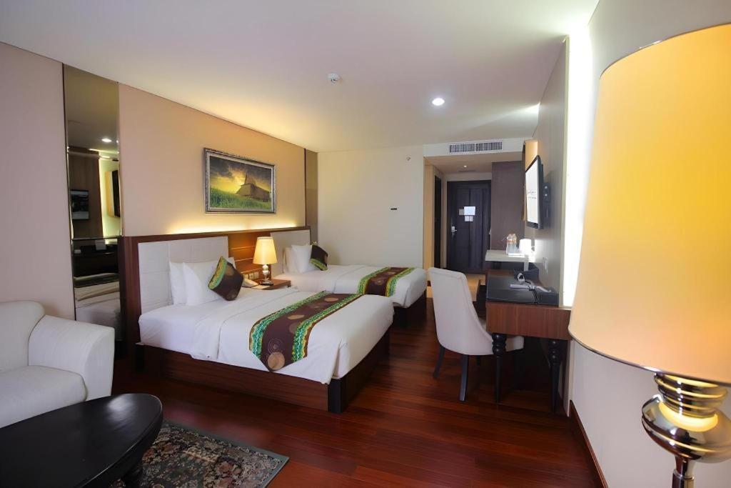 Grand Qin Hotel Banjarbaru Exterior foto
