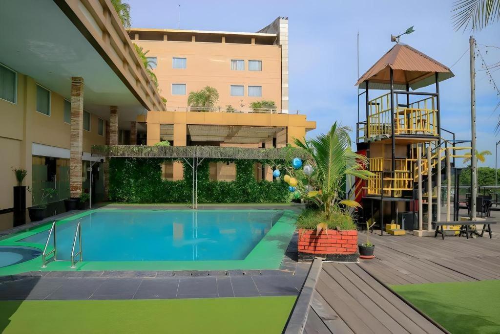 Grand Qin Hotel Banjarbaru Exterior foto